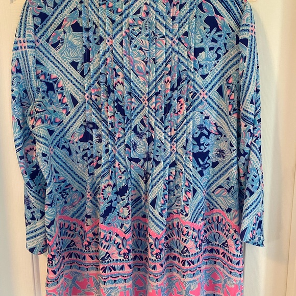 NWOT. Lilly Pulitzer blouse, size M. - Picture 2 of 2